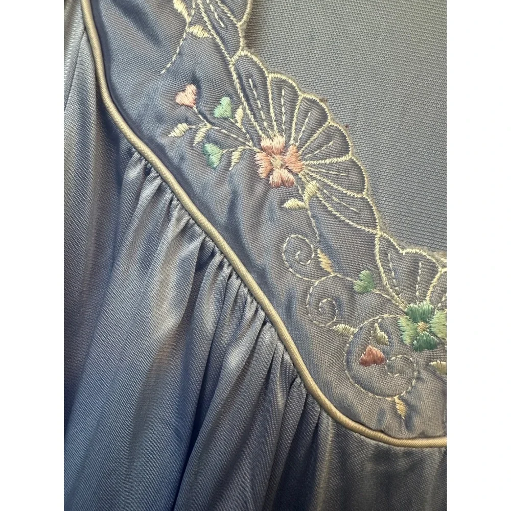 Vintage Vanity Fair Blue Nightgown Floral Embroidered V-Neck‎ Nylon Tricot USA M